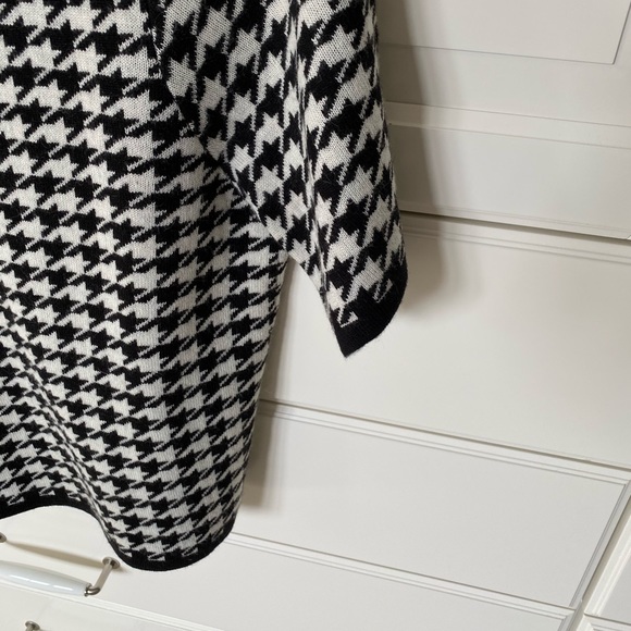 Houndstooth coverup sweater - Picture 4 of 8